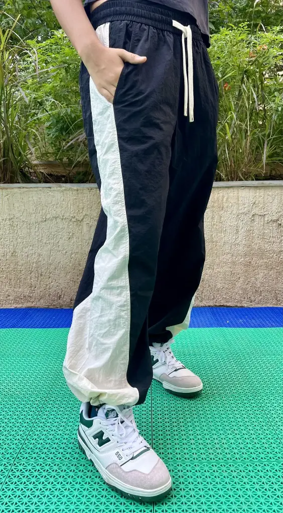 Black&White baggy parachute pants. 
